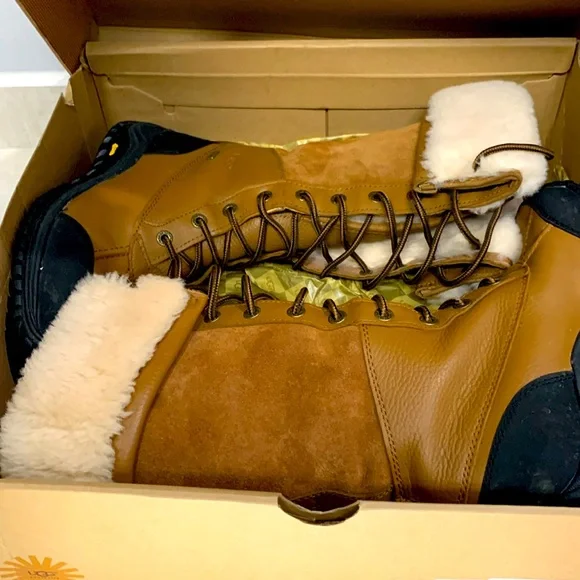 Women’s size 7 UGG Adirondack Tall Boot - Picture 6 of 8